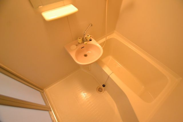 クレストイズミの浴室