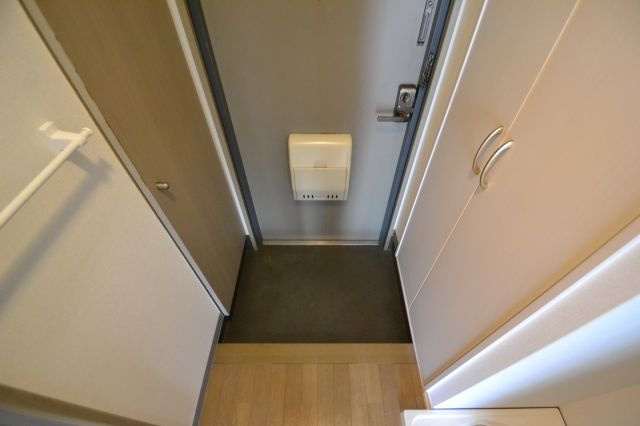 クレストイズミの玄関