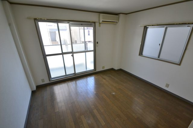 クレストイズミの居間・リビング