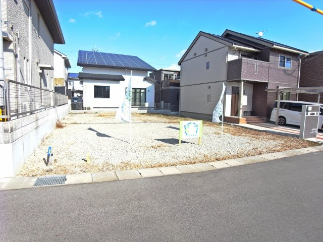 松蔭山手売土地の前面道路含む現地写真|南向きの大変明るい土地です。