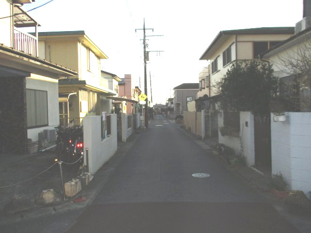千葉市花見川区長作台２丁目　土地　角地　建築条件なしの前面道路含む現地写真|前面道路含む現地写真です　西側約４．０ｍ公道