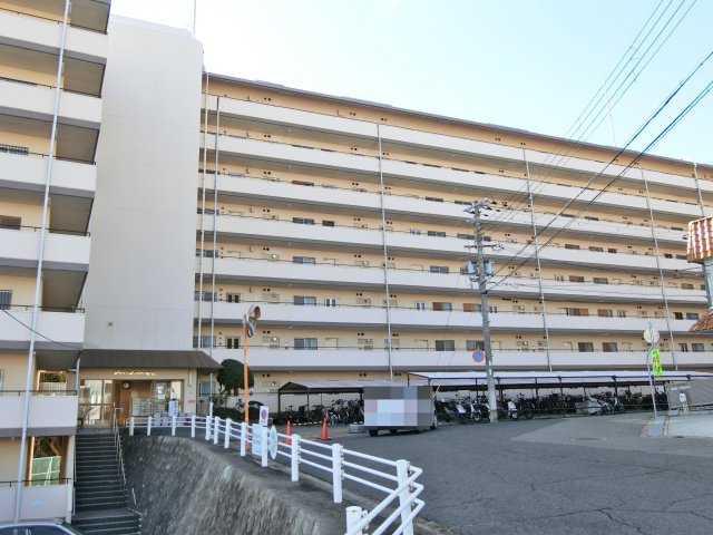 シャルマンコーポアカシ3号棟の外観
