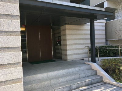 【エントランス】 | ドレッセあざみ野セリーズ | 横浜市営地下鉄ブルーライン「あざみ野」駅徒歩10分、東急田園都市線「たまプラーザ」駅徒歩10分！