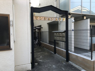 【エントランス】 | 落ち着いたエントランスです