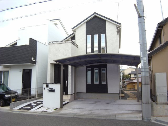 伊川谷町有瀬　築浅中古戸建の外観|西側向きの接面8ｍのゆったりとした間口です。