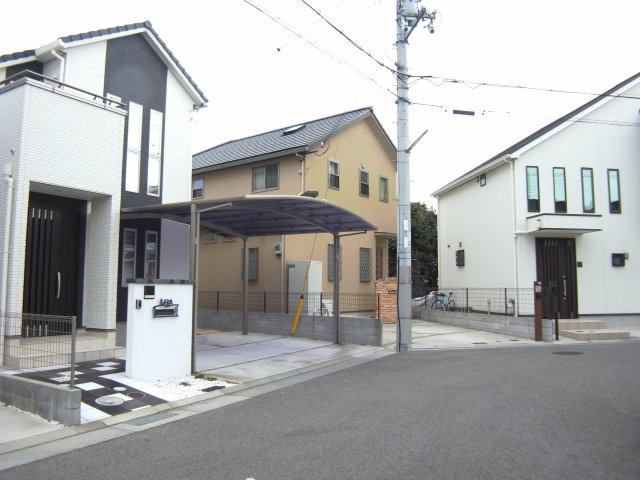 伊川谷町有瀬　築浅中古戸建の前面道路含む現地写真|幅員6ｍのゆったりとした前面道路です。