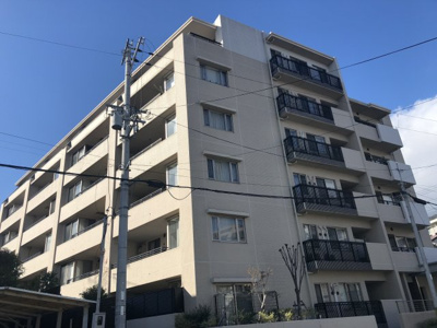 【外観】 | サンリヤン苦楽園 | 南東向きの為大変日当たり、通風良好です。
