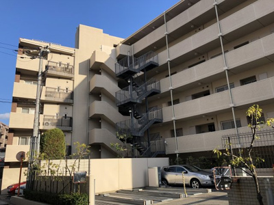 【駐車場】 | サンリヤン苦楽園 | 車高の高いお車もお停めいただけます。（サイズ制限あり）