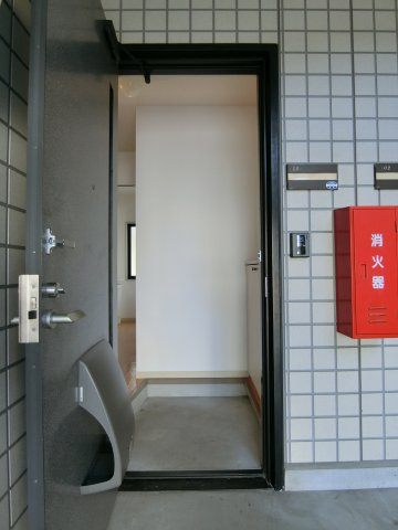 レインボーハイツ　A棟の玄関