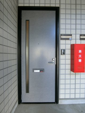 レインボーハイツ　A棟の玄関