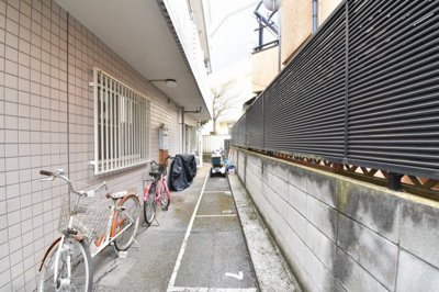 【その他共用部分】 | ヴィルフロレアル | バイク置場