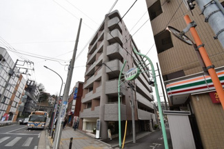 【外観】 | JR京浜東北線・根岸線「石川町」駅平坦徒歩3分、みなとみらい線「元町・中華街」駅徒歩10分と好立地。