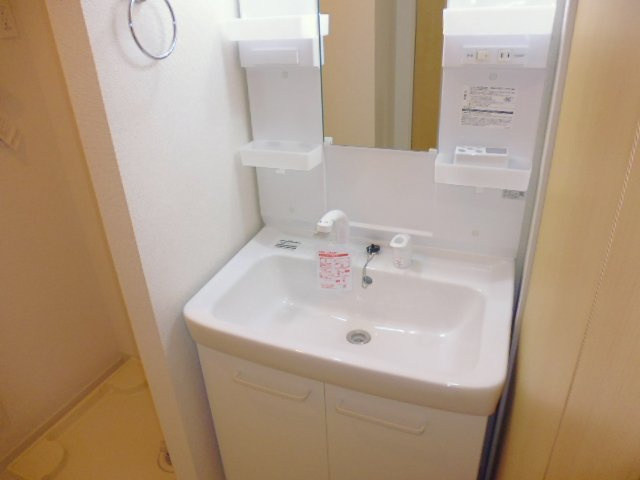 ウインダムガーデンⅢＣの独立洗面台|洗髪洗面化粧台