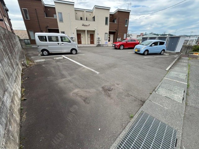 ルピナスⅡの駐車場