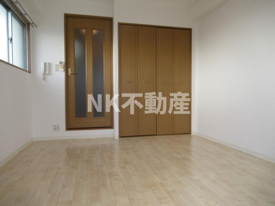 【居間・リビング】 | ルミエール山中（布施賃貸） | 洋室です