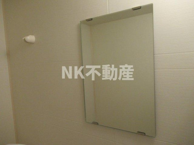 【浴室】 | ルミエール山中（布施賃貸） | お風呂に鏡があります