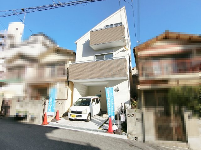 歌敷山　新築一戸建ての前面道路含む現地写真