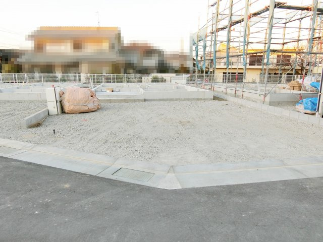 大久保町大窪　新築一戸建て　4号棟の前面道路含む現地写真