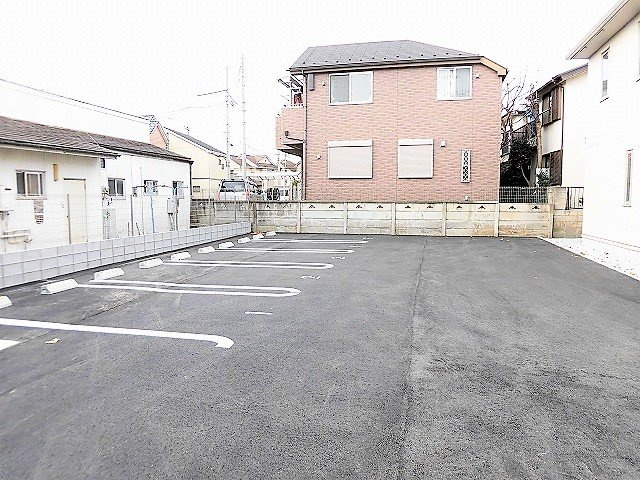 レ・ブルーの駐車場