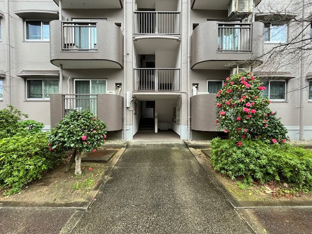 新檜尾台第2次住宅5号棟のエントランス