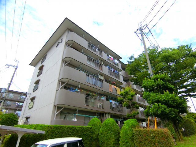 新檜尾台第2次住宅5号棟の外観