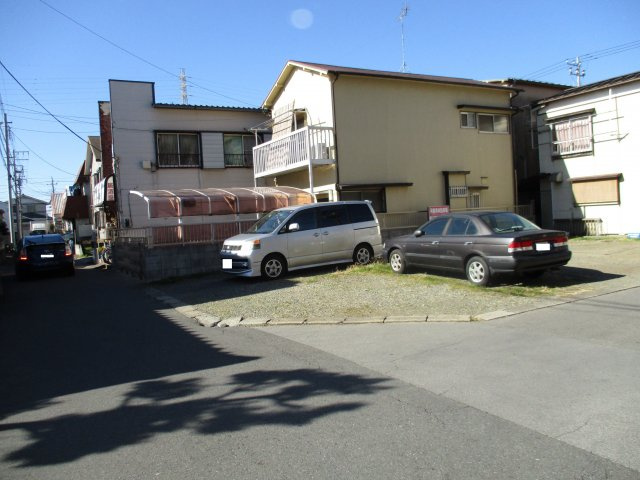 八千代市勝田台１丁目　土地　南側公道×東側公道の角地　の前面道路含む現地写真|前面道路含む現地写真です　南側約４．０ｍ公道