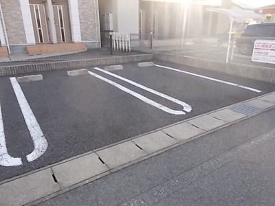 【駐車場】 | メゾンド・カルム | 敷地内駐車場で便利です。
