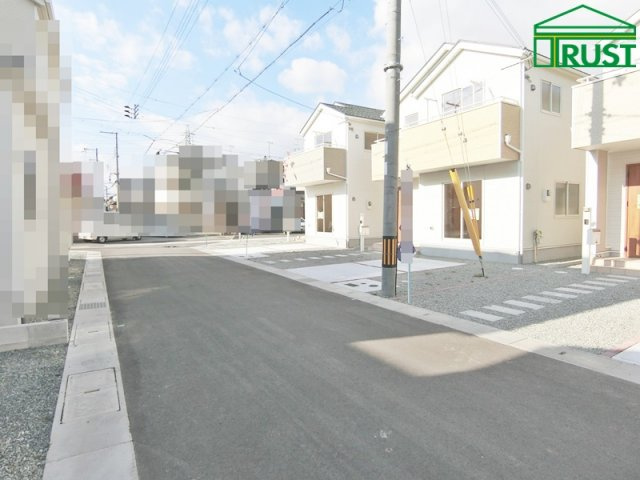 神戸市西区玉津町今津第26　2号棟の前面道路含む現地写真