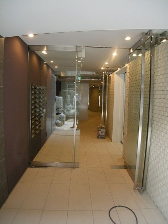 alvas（アルバス）　BRAVI不動産のエントランス|【alvas】建物の内部です