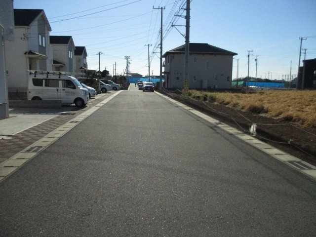 八千代市緑が丘西４丁目　土地　全８区画　人気の「はぐみの杜」内の前面道路含む現地写真|前面道路含む現地写真です　東側約６．０ｍ公道