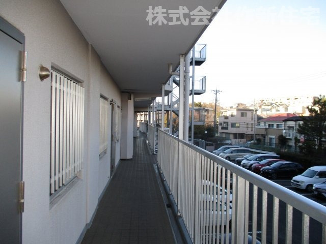 津田沼スカイハイツ２Ｆ　船橋市前原西４丁目　中古マンション　リフォーム済のその他共用部分|共有廊下です。