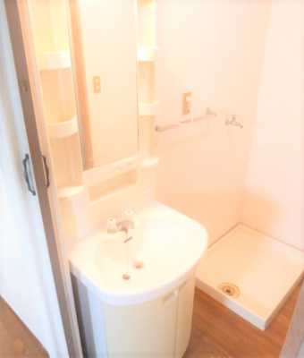 【洗面所】 | 小森野ハイツ | 明るい洗面所です