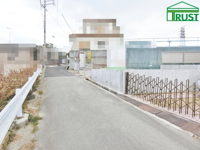明石市旭が丘18-1期（全2棟）1号棟の前面道路含む現地写真
