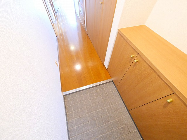 アイリスハイツ7号館の玄関