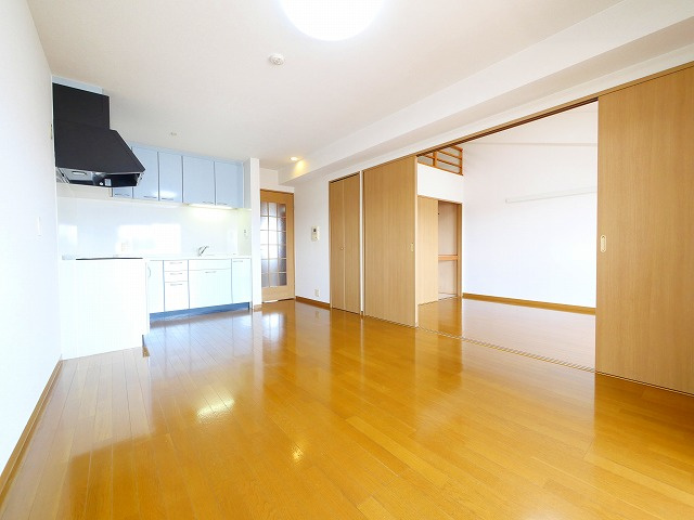 アイリスハイツ7号館の居間・リビング