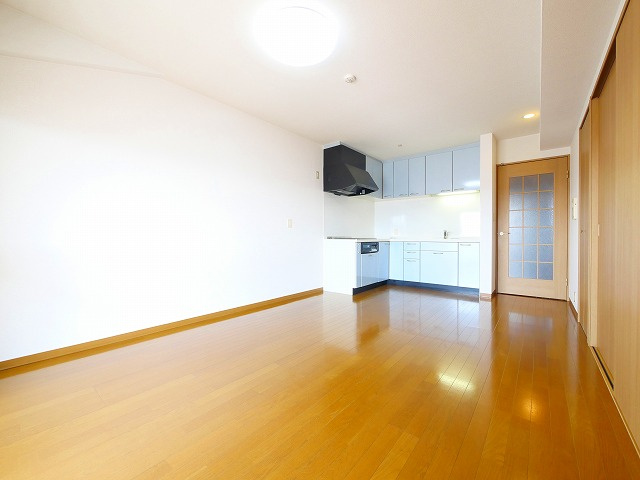 アイリスハイツ7号館の居間・リビング