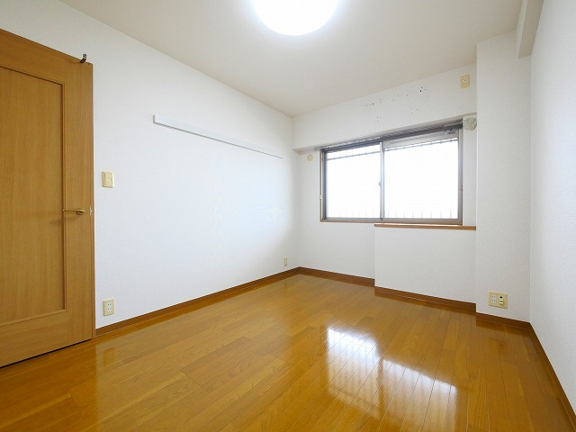 アイリスハイツ7号館の洋室