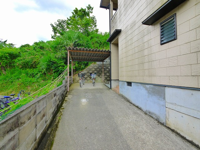 内田山ハイツのエントランス