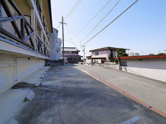 内田山ハイツの駐車場