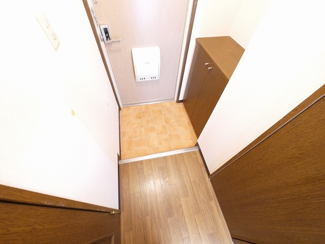 バーベナ光台H棟の玄関|落ち着いた玄関です