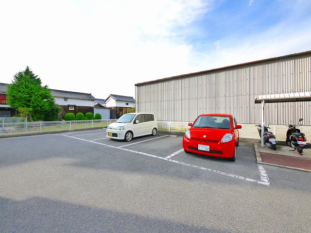 ヴェルドミールＡの駐車場|カースペースがあります