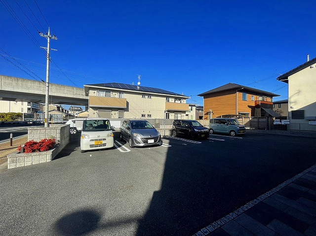 アリジェンスの駐車場|車をお持ちの方に嬉しい駐車場付きの物件です