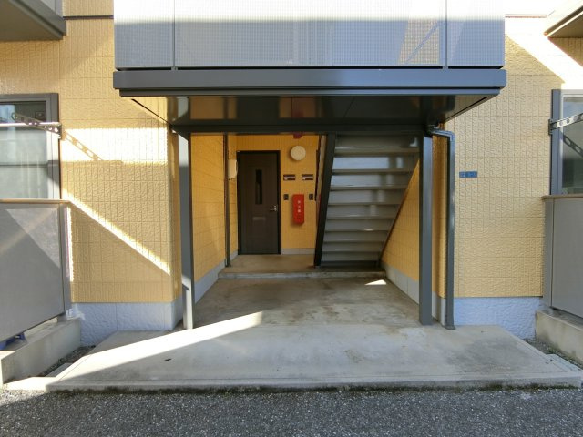 第二双葉ハイツ　A棟のエントランス