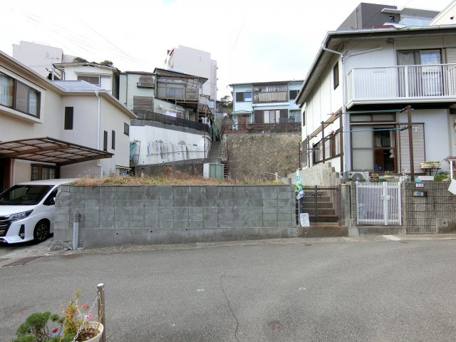 垂水区舞子台６丁目土地の前面道路含む現地写真|南向き　陽当たり良好です　駅徒歩圏　徒歩７分がいいですね
