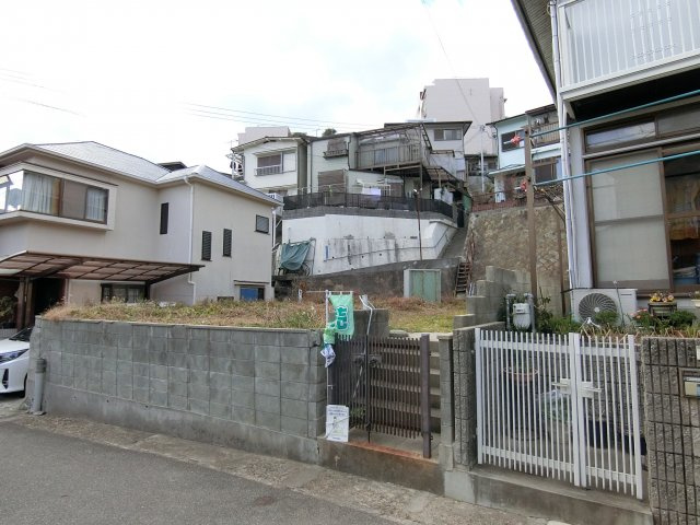 垂水区舞子台６丁目土地の外観|少しの高低差　水はけのことを考えるとこれぐらいがいいですね