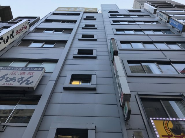 佐藤エステートビル本館の外観