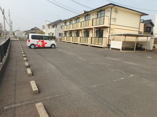 サンライフ豊成Aの駐車場