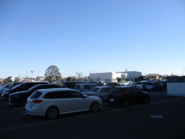 幕張ハウス１３Ｆ　花見川区幕張町３丁目　中古マンション　住友不動産(株)旧分譲の大型マンションの駐車場