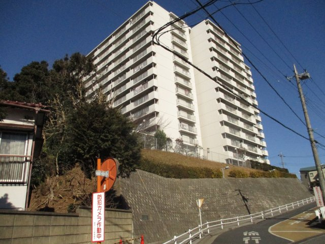 幕張ハウス１３Ｆ　花見川区幕張町３丁目　中古マンション　住友不動産(株)旧分譲の大型マンションの外観