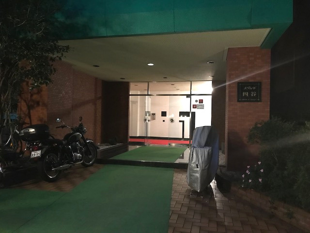 メゾンド四谷のエントランス